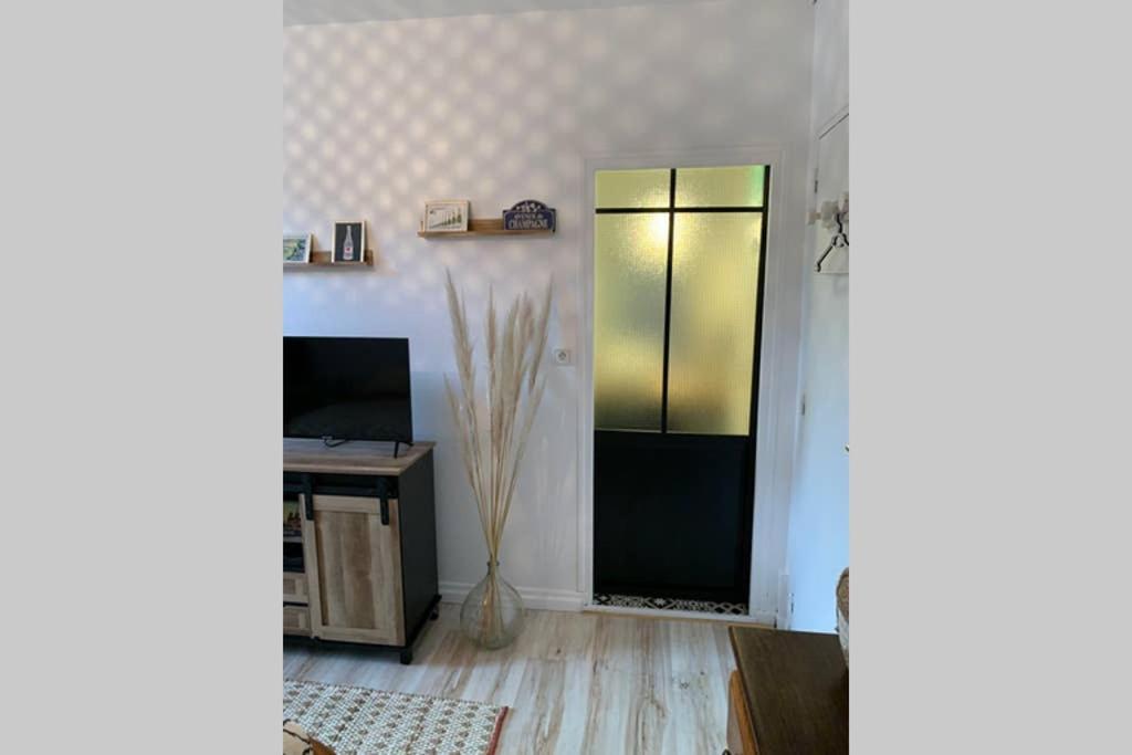 Le Champenois, Av De Champagne Epernay Appartement Buitenkant foto