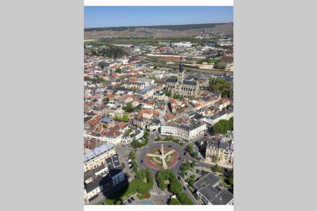 Le Champenois, Av De Champagne Epernay Appartement Buitenkant foto